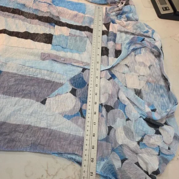 David Cline Top Large Crinkle 1/4 Snap Front Abstract Print Crushed Blue Gray - Picture 5 of 7